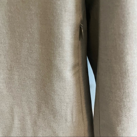 Wool-blend White Contrast Closure Blazer - Picture 12 of 16